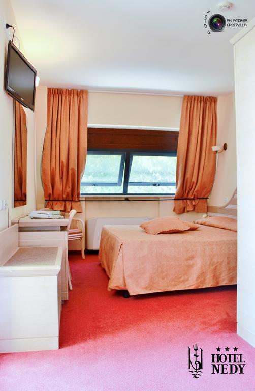 Hotel Nedy Marina di Massa Eksteriør bilde