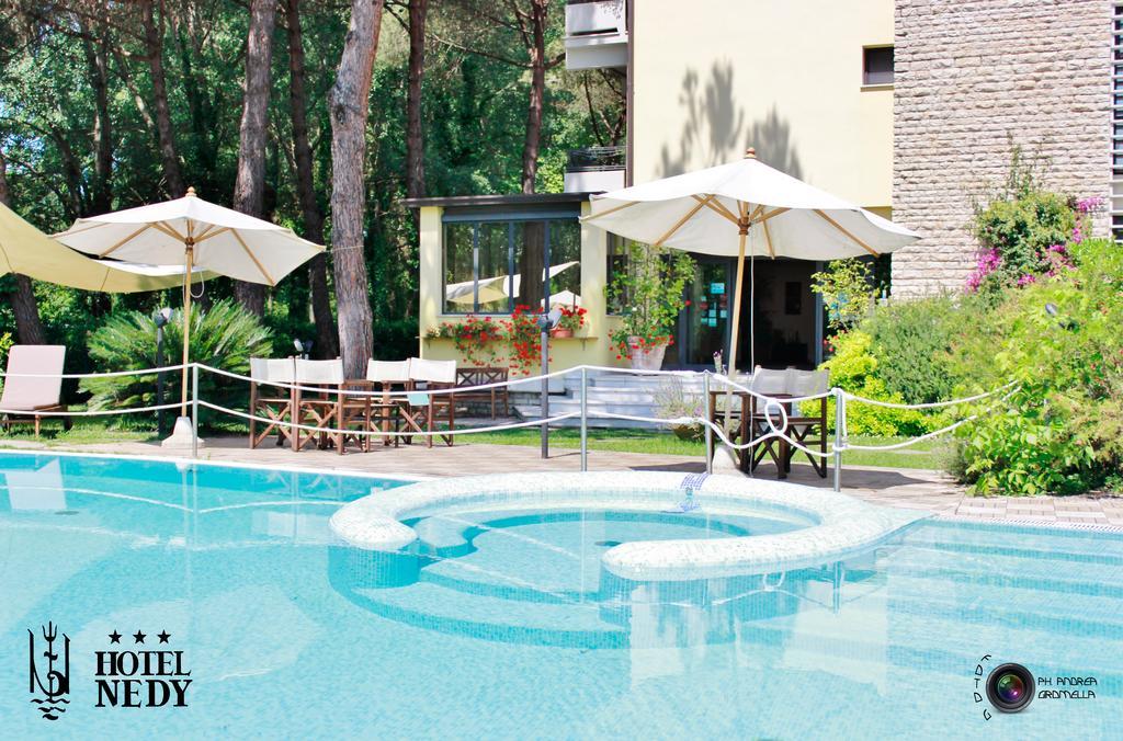 Hotel Nedy Marina di Massa Eksteriør bilde