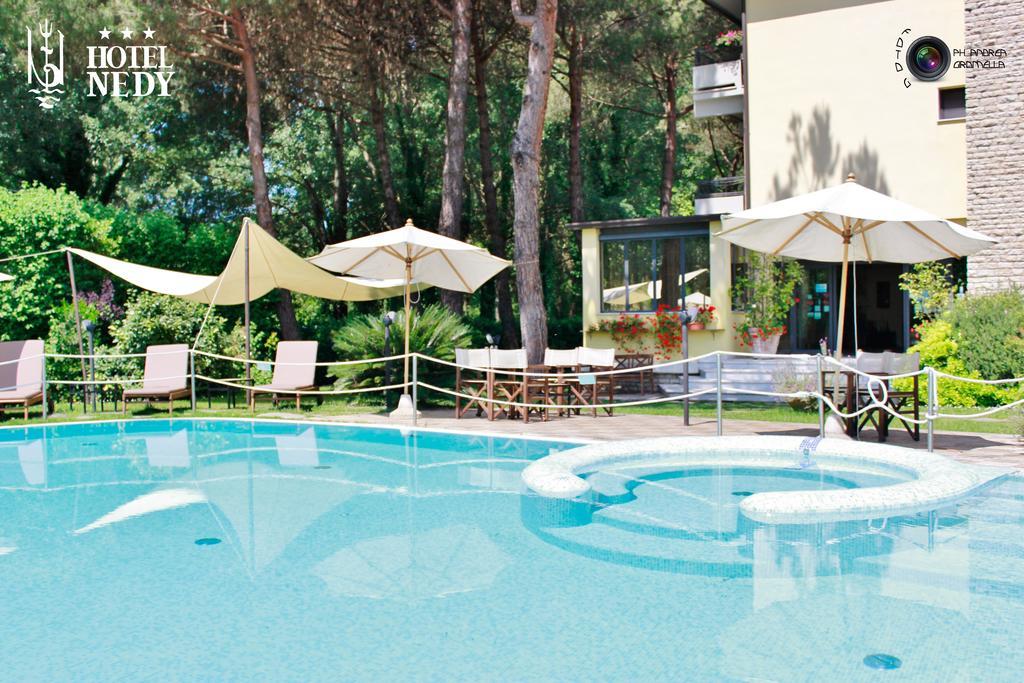 Hotel Nedy Marina di Massa Eksteriør bilde
