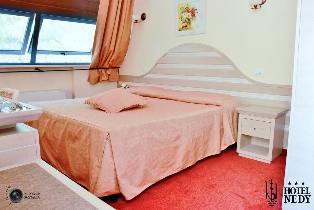 Hotel Nedy Marina di Massa Eksteriør bilde