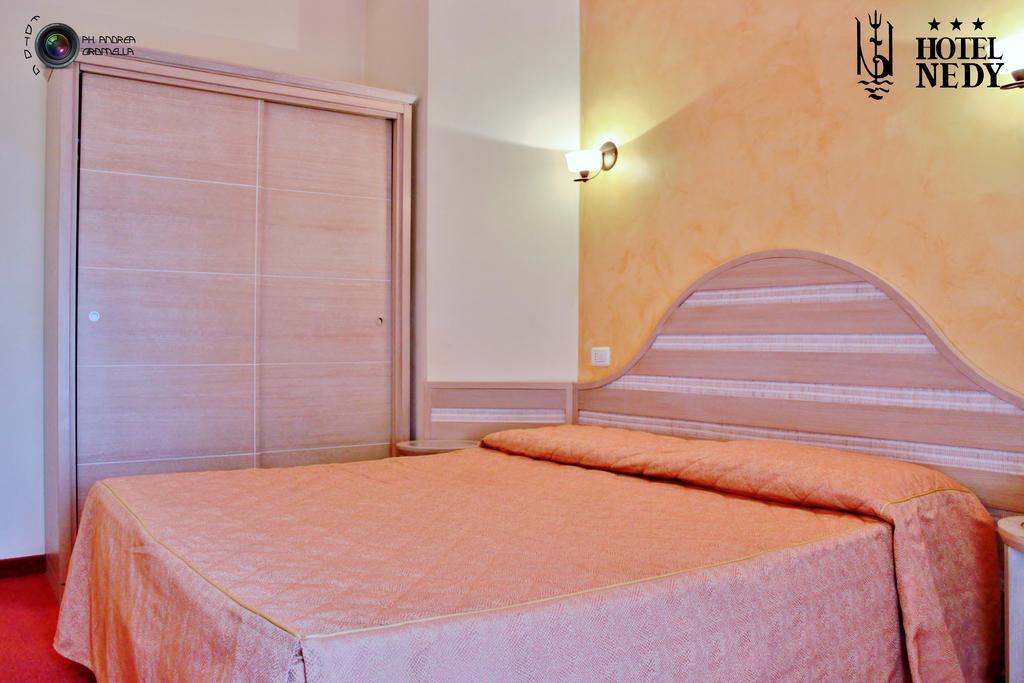 Hotel Nedy Marina di Massa Eksteriør bilde