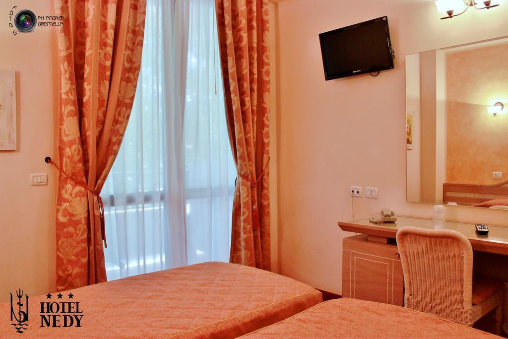 Hotel Nedy Marina di Massa Eksteriør bilde