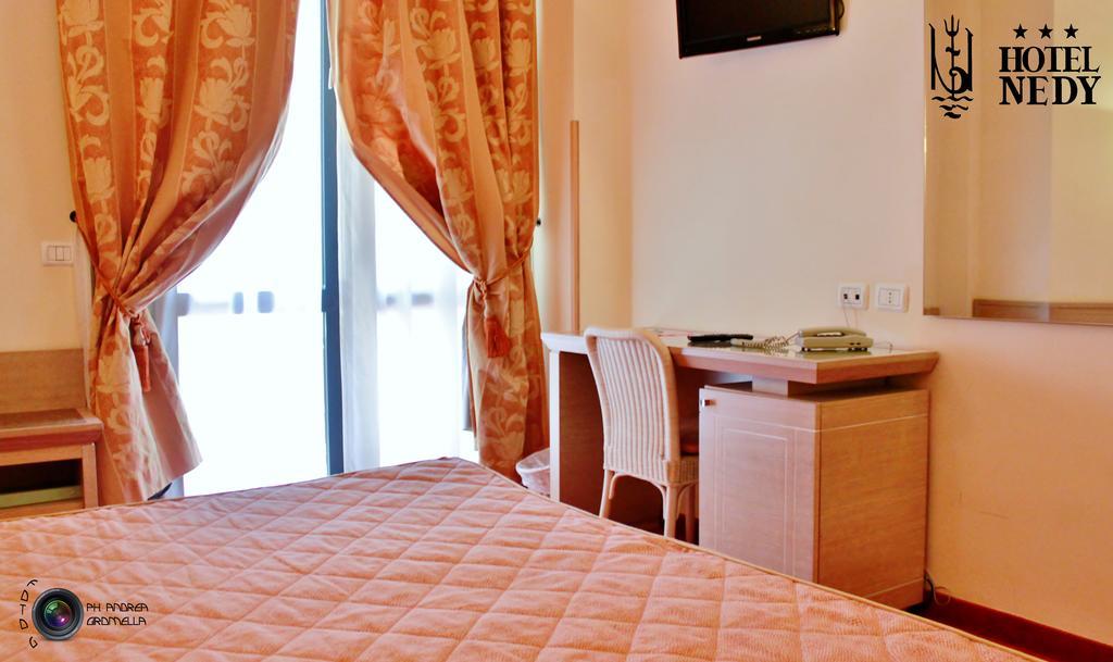 Hotel Nedy Marina di Massa Eksteriør bilde