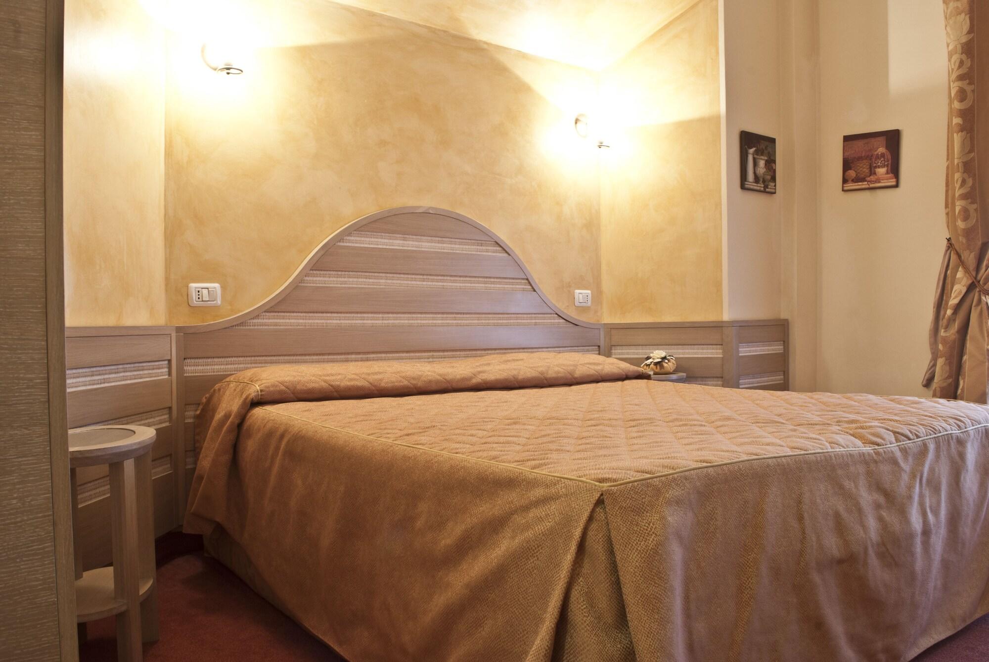Hotel Nedy Marina di Massa Eksteriør bilde