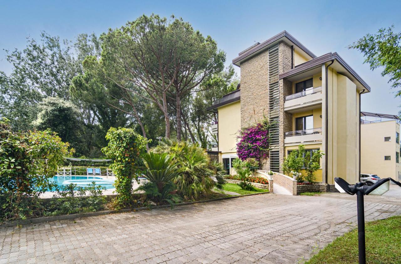 Hotel Nedy Marina di Massa Eksteriør bilde