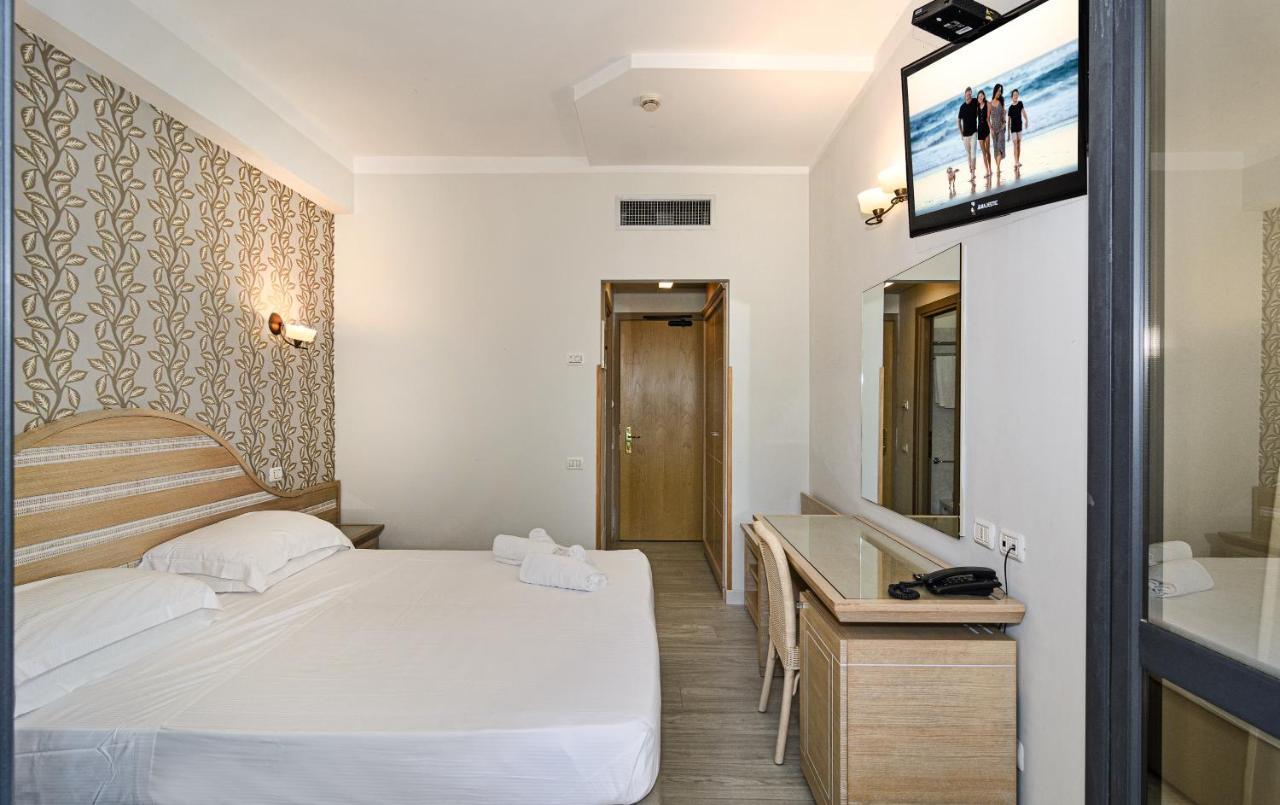 Hotel Nedy Marina di Massa Eksteriør bilde