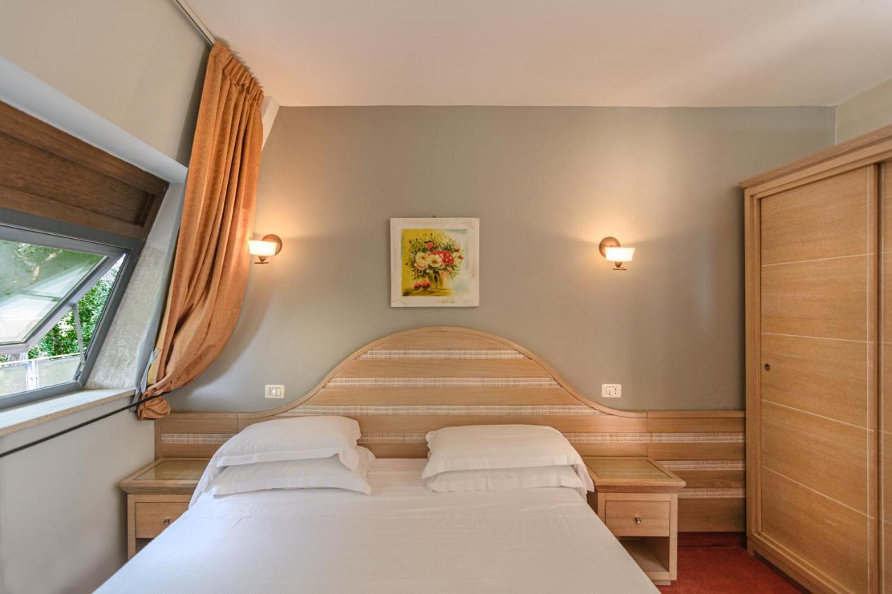 Hotel Nedy Marina di Massa Eksteriør bilde
