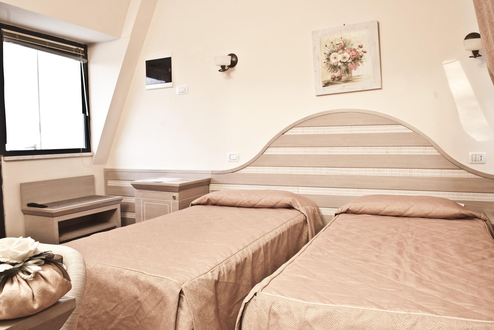 Hotel Nedy Marina di Massa Eksteriør bilde