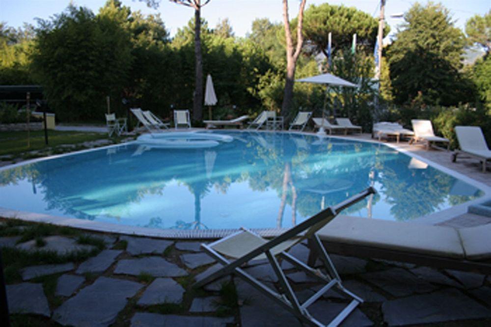Hotel Nedy Marina di Massa Eksteriør bilde