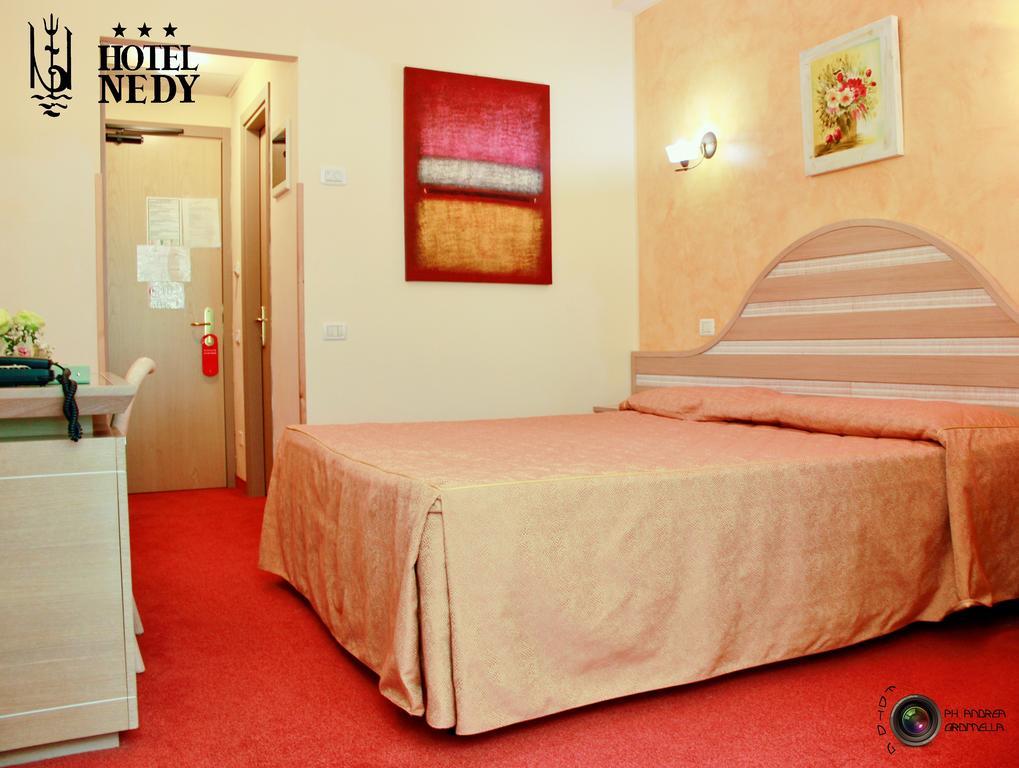 Hotel Nedy Marina di Massa Eksteriør bilde